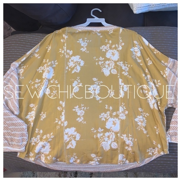 Beautiful Long Sleeve Knit Top w/Rayon Challis Contrast - Picture 7 of 8